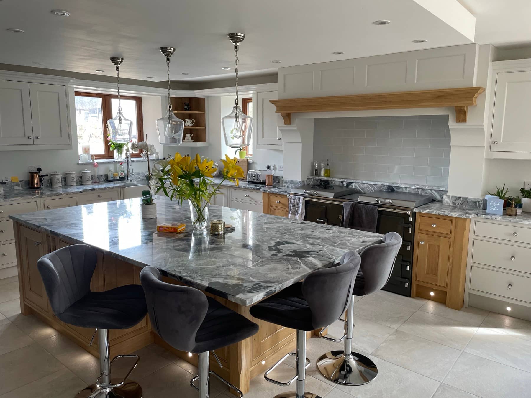 Kitchen with pendant lighting