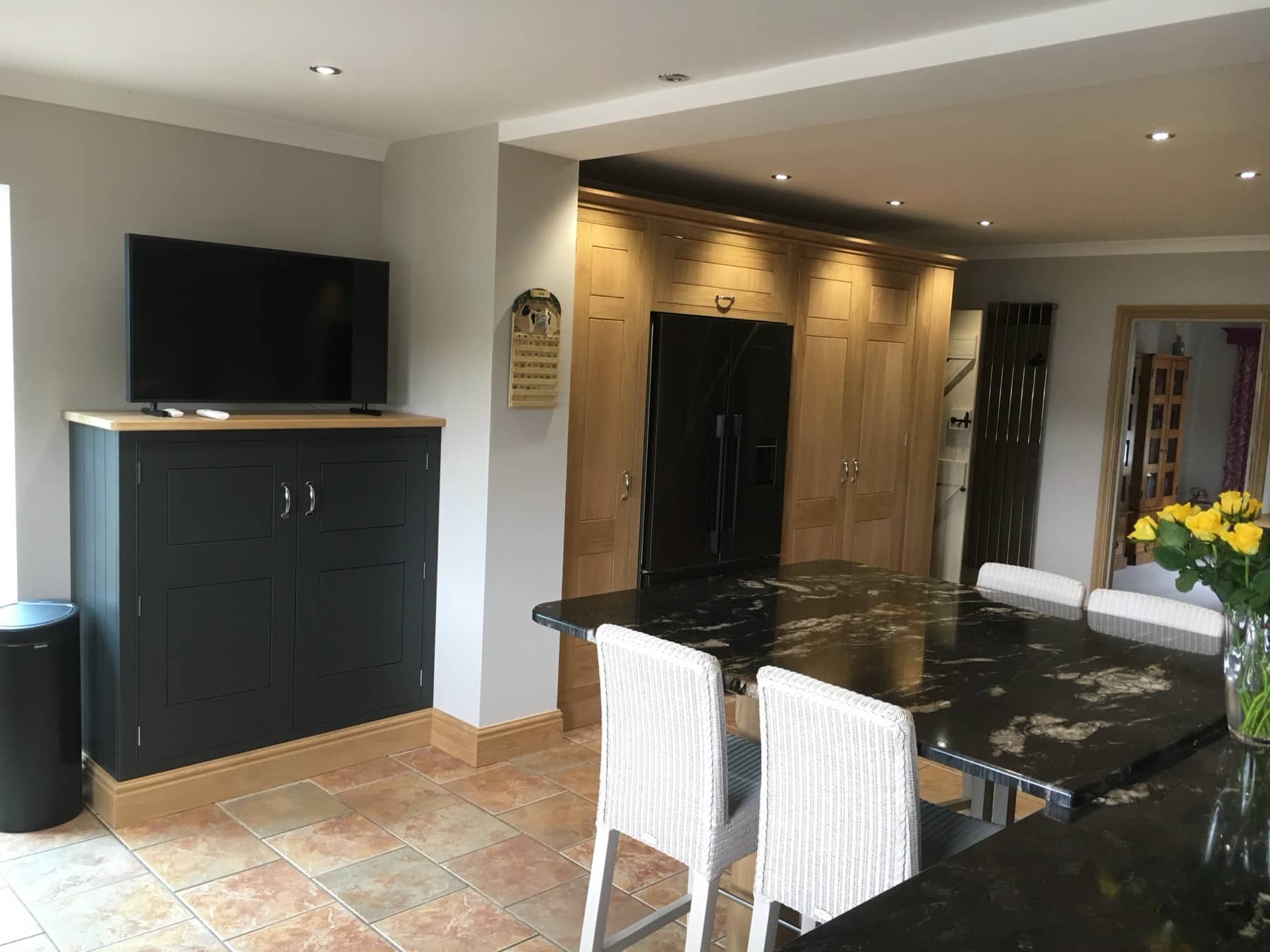Kitchen with breakfast bar