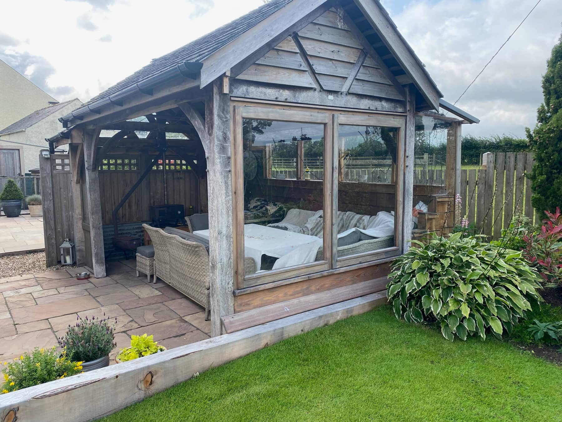Outdoor eating area by Woodstyle Joinery