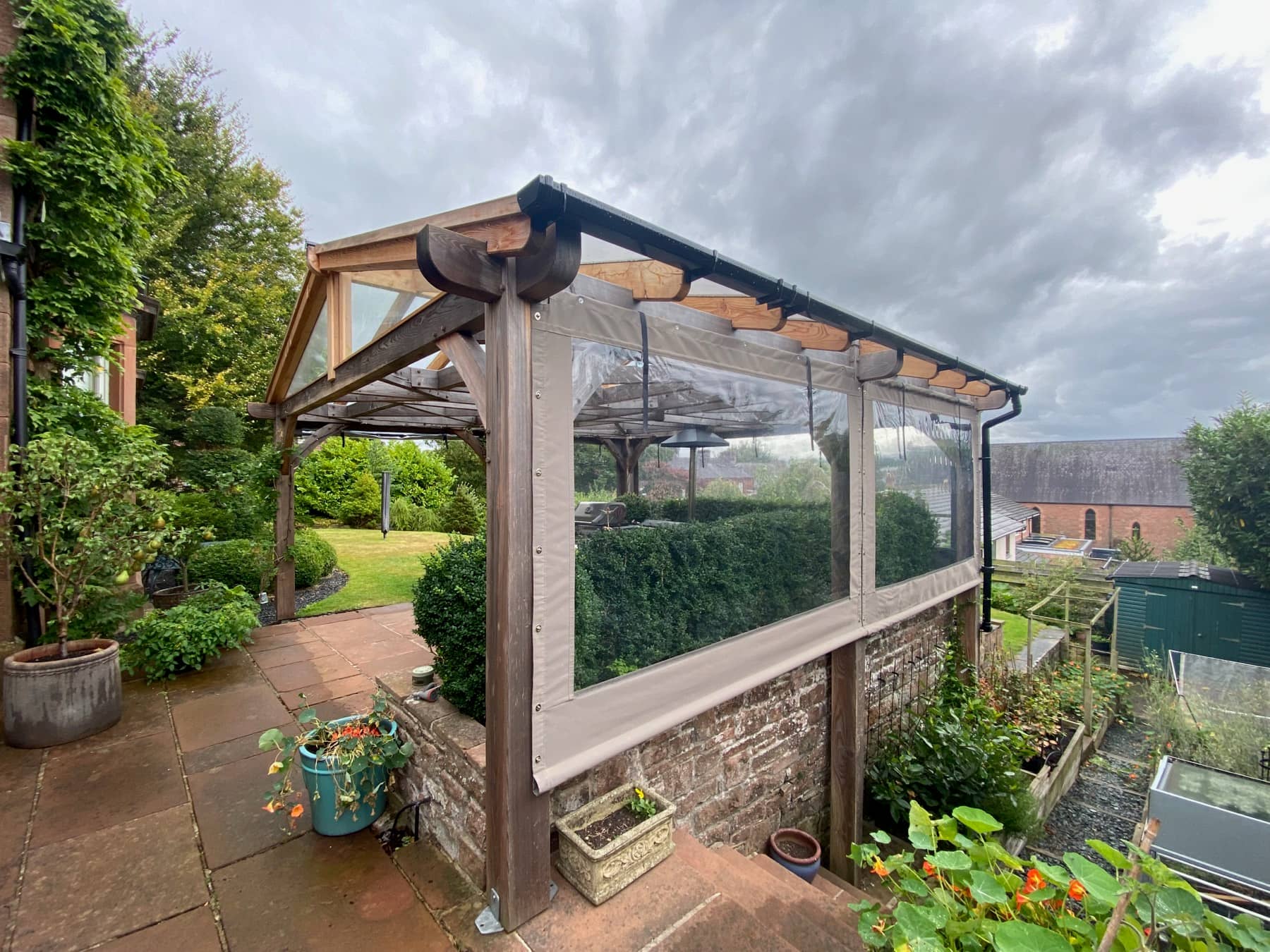 Outdoor eating area by Woodstyle Joinery