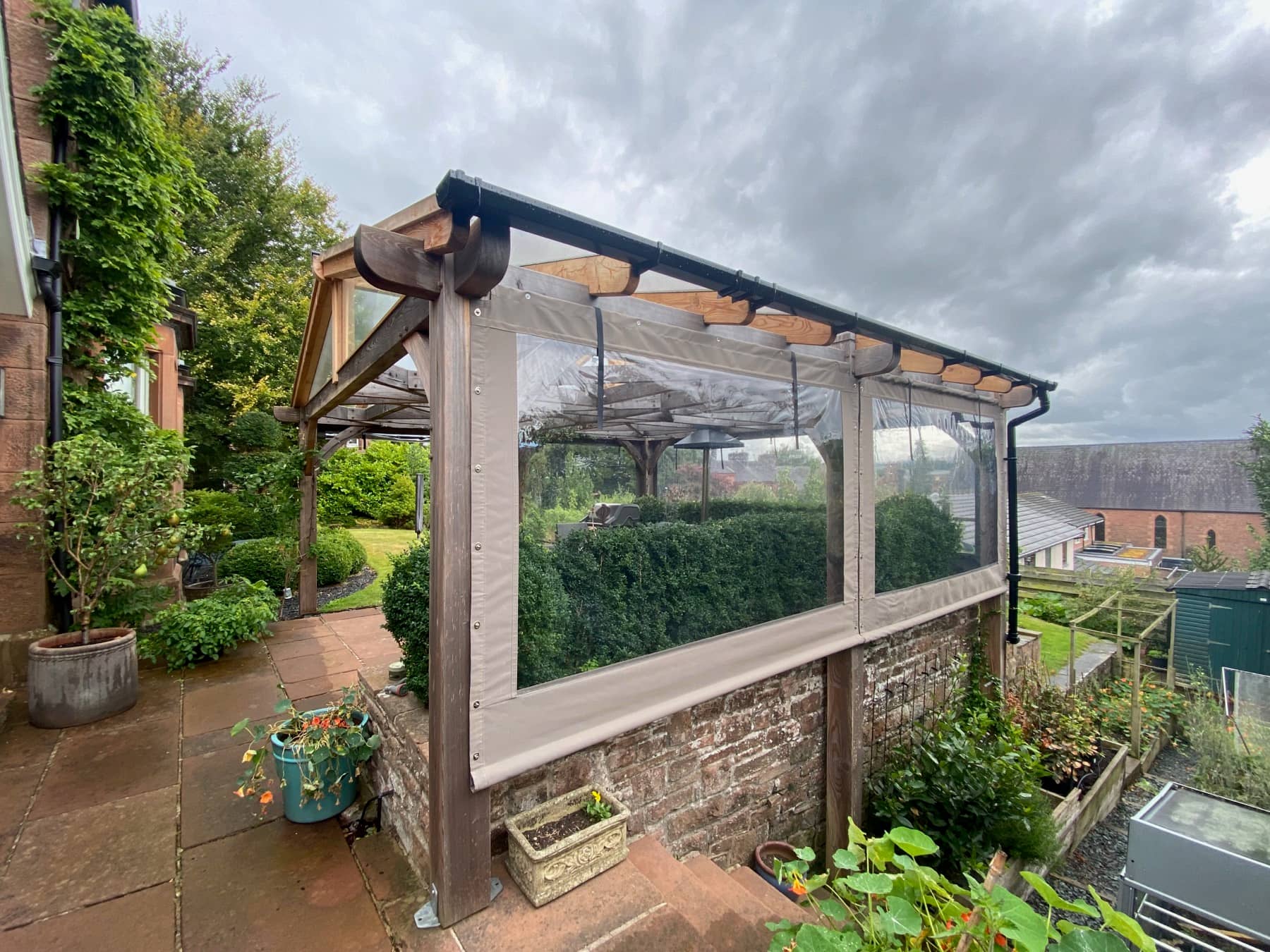 Outdoor eating area by Woodstyle Joinery
