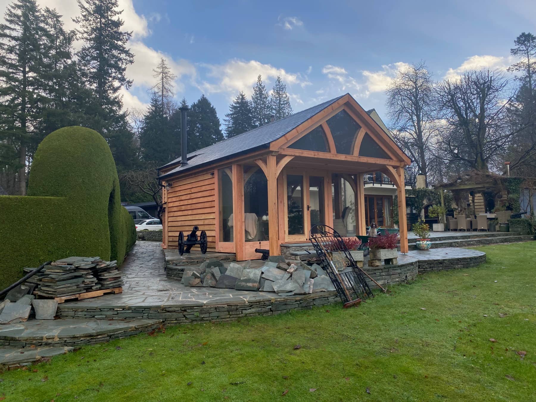 Outdoor eating area by Woodstyle Joinery