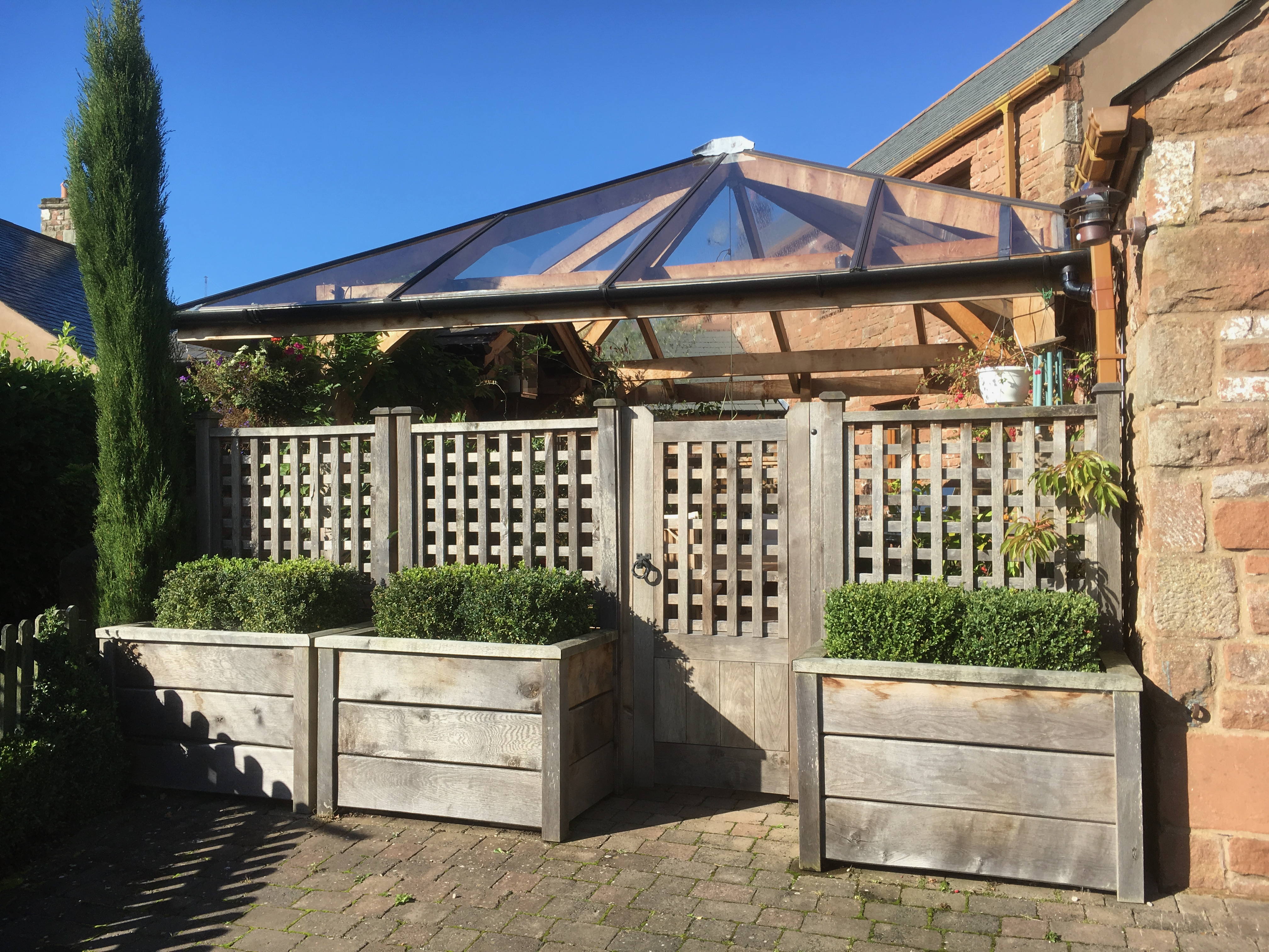 Oak-framed veranda by Woodstyle Joinery