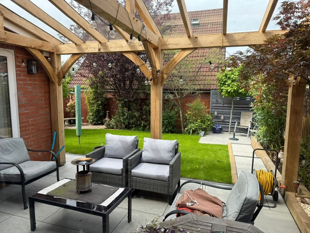 Oak-framed veranda by Woodstyle Joinery